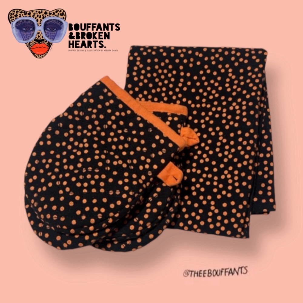 Boufants and Broken Hearts Oven Mitts and Kitchen Towel Set